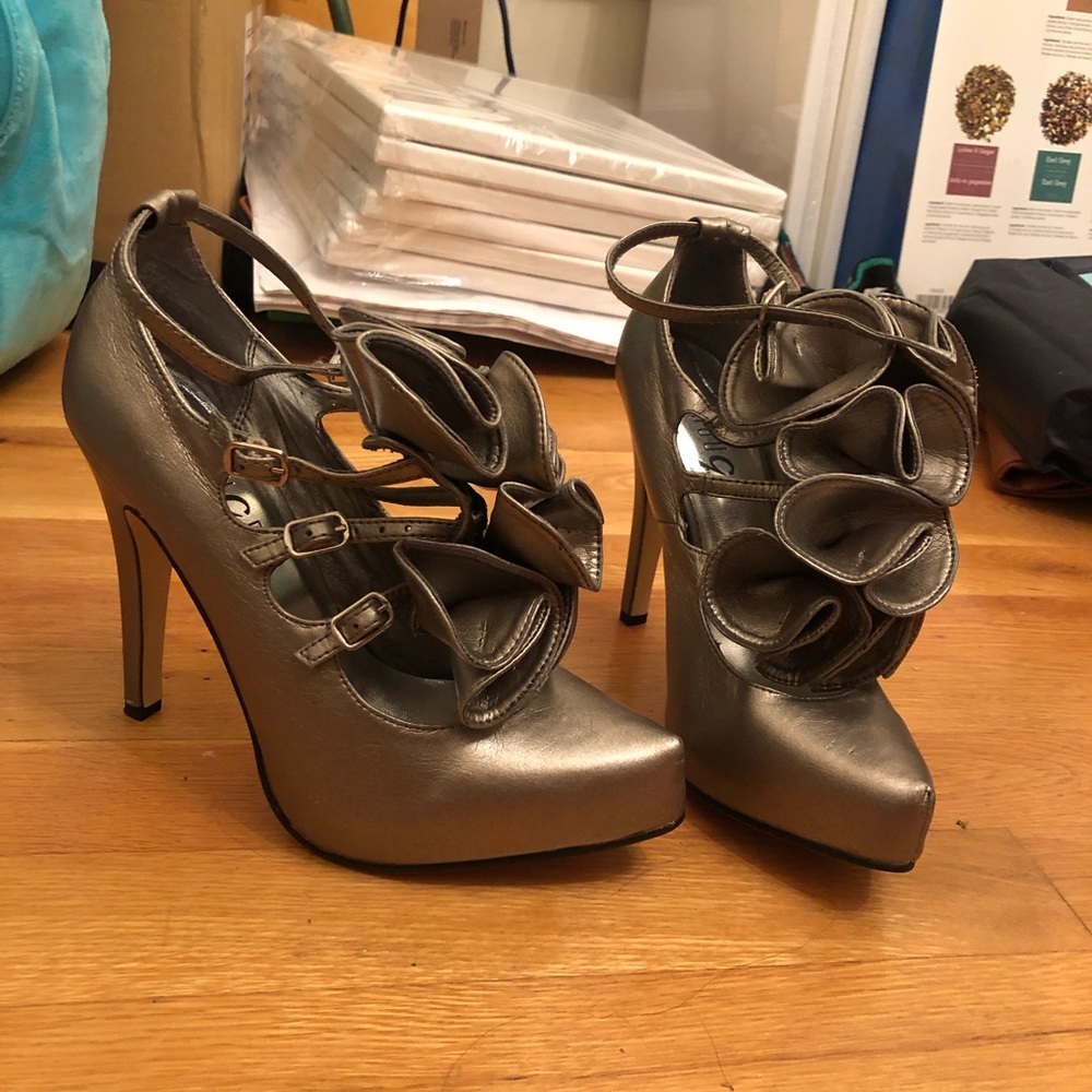 Ruffled heels